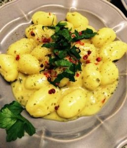 Gnocchi an Safran-Sauce